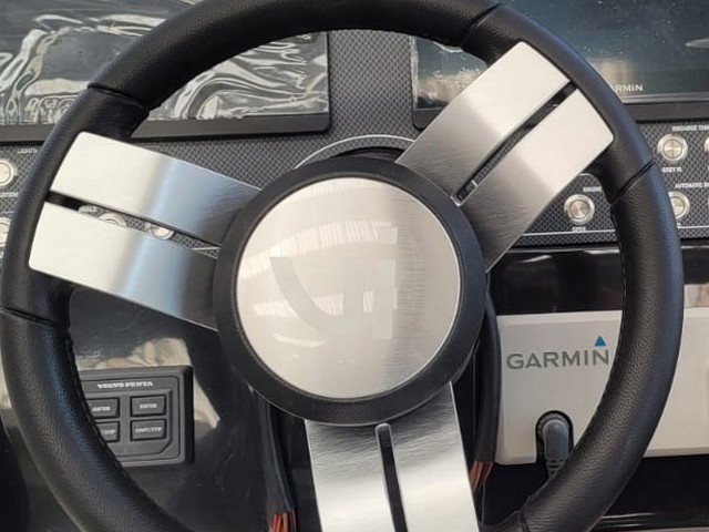 Leather coated steering wheel